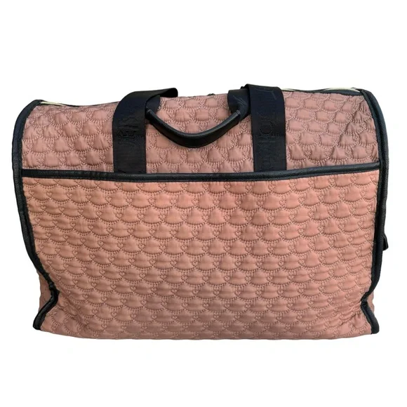 Betsy Johnson Quilted Travel Baby Duffle Bag - Picture 11 of 16